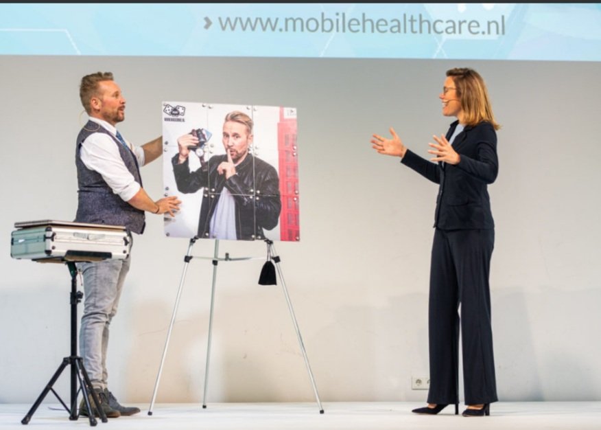 MagicMikeNL's tweet image. Ik mocht gisteren met @LeaBouwmeester de mensen thuis een Energizer bezorgen tijdens de Mobile Healthcare. Thnx voor je hulp en enthousiasme Lea! #energizer #magicmike #mobilehealthcare #onlinemagic