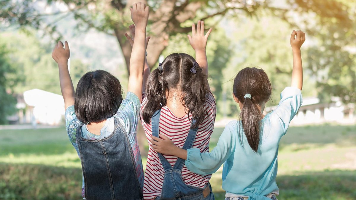comsaasbl's tweet photo. Découvrez les premiers podcasts de notre bénéficiaire @TuttiFrutti_BXL 🎙

L'occasion de vous plonger dans l'univers coloré et plein de vie cette merveilleuse école de langues vivantes bruxelloise à destination des enfants (maternelle et primaire)
👉🏼 https://t.co/6ZRIGbMGiD https://t.co/BHJjkYXc1O