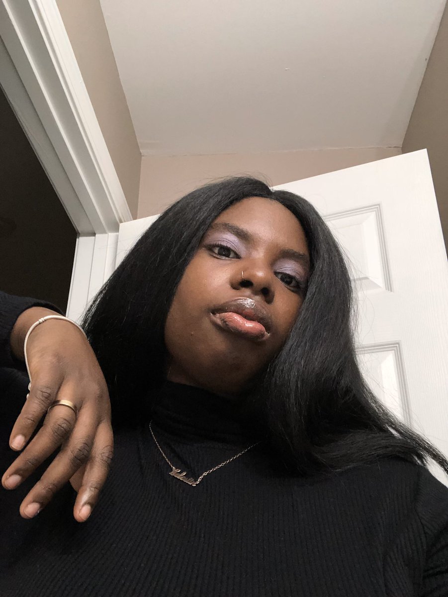 in like september of 2018, i got a silk press that gave me a SHIT ton of heat damage and fucked up my natural hair. so i wore wigs all the way until i locd my hair. as you can see here, they were not good wigs and i was VERY bad at making them lay and shit lmao