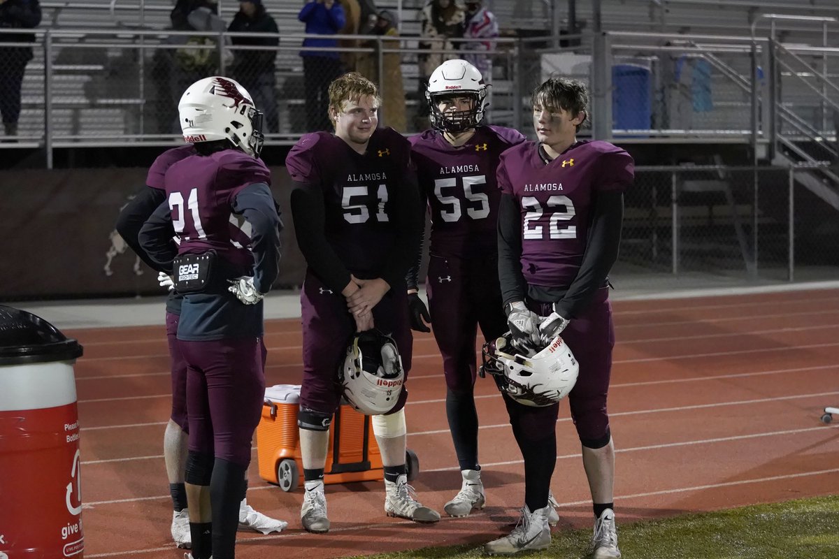 27salinas2's tweet photo. Ima miss ballin out with my brothers and to the 5 other seniors I luv y’all!! https://t.co/aMtrPOMM22