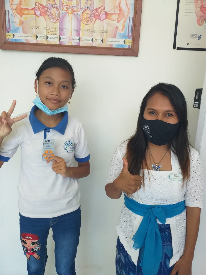 stichtingkolewa's tweet photo. #goedemorgen #vandaag was Putu Eka aan de #beurt voor een #check van de #hoorapparaten #checking #hearingaids New #batteries She says #Thanks in #SignLanguage ๐ค๐ผ#Iloveyou
#Bali #children #kinderen #hearingloss #doof #slechthorend #ngo #CBF #stichting #changemakers #watdoejij https://t.co/aQc1dOsDIG