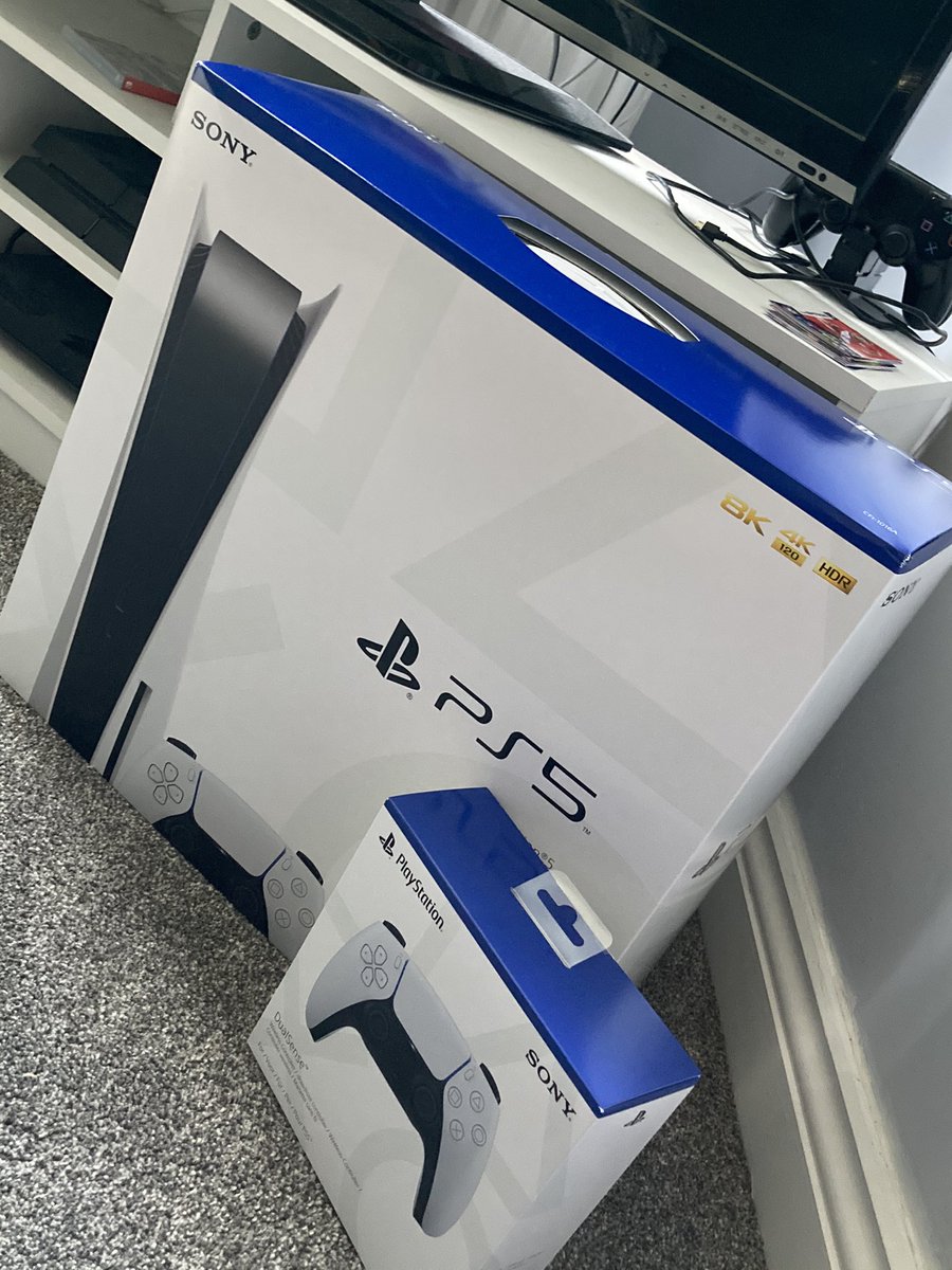 SmithFamilyNote's tweet photo. #happyPS5day to you all !! #ps5  #PlayStation5 #Playstation https://t.co/61vZnrIB5F