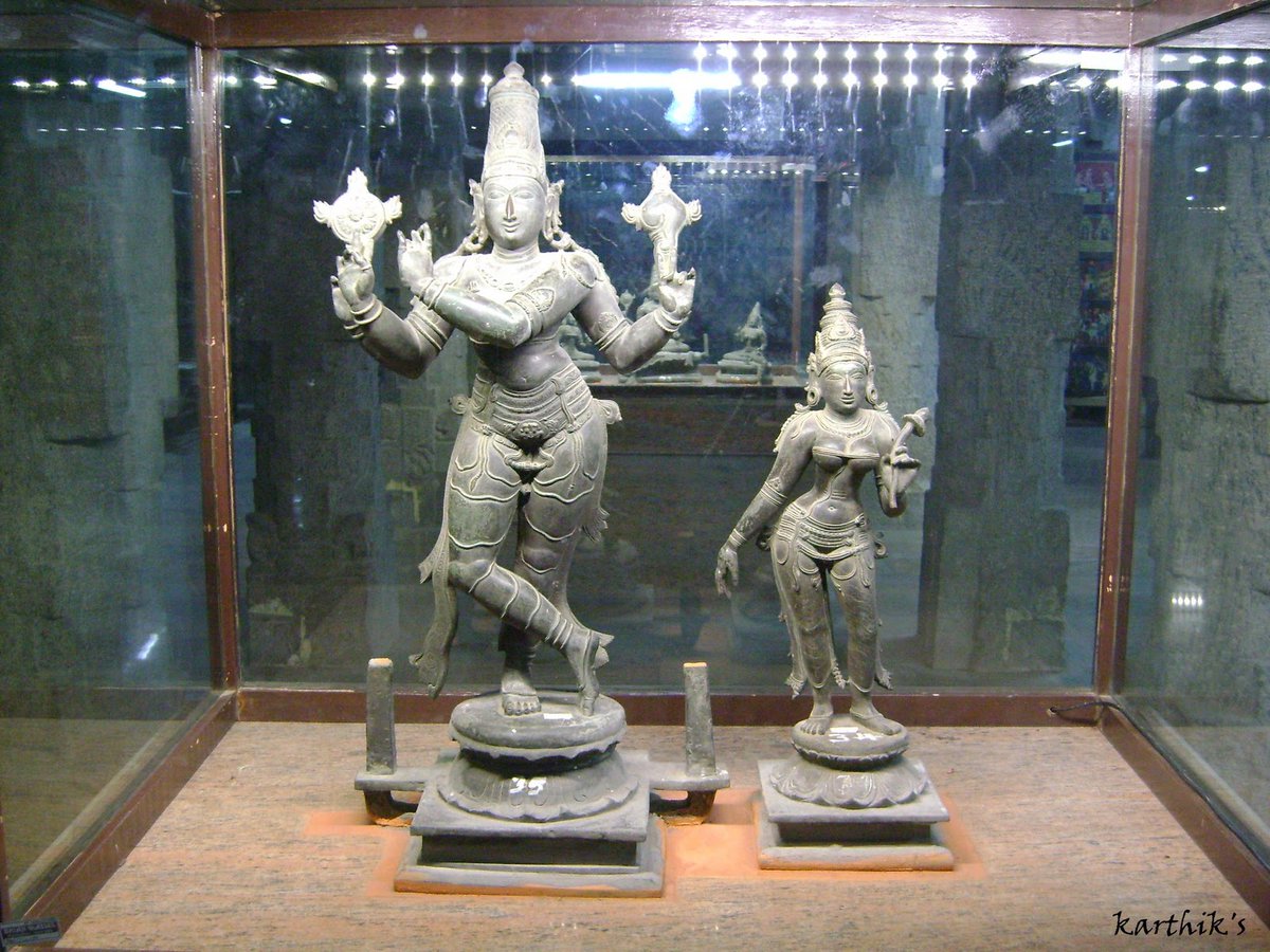 According to legend, when Lord Shiva performed penance at the nearby Inmaiyil Nanmaitharuvar Temple, the flames reached the heavens. On the request of the Devas, Vishnu took the form of Venugopalan and played his flute to pacify Lord Shiva.