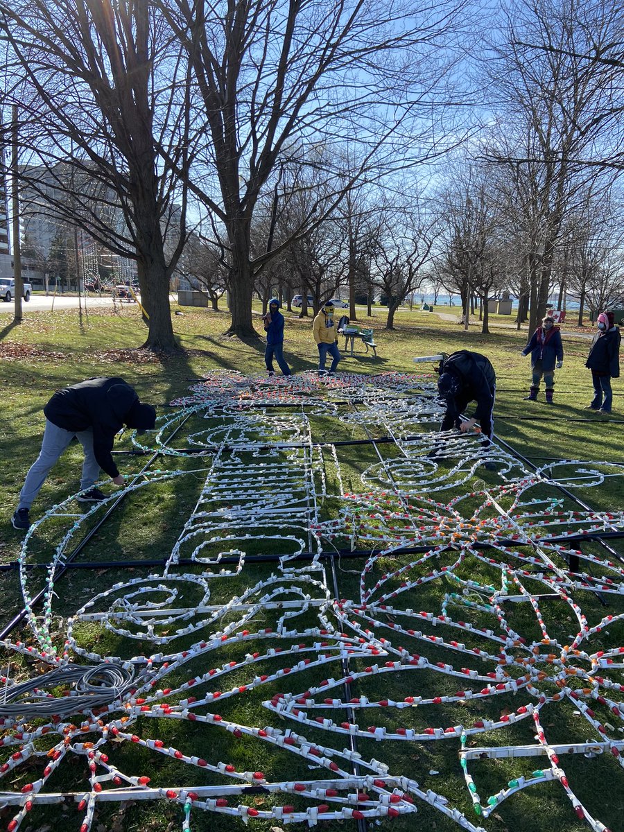 marty_passmore's tweet image. AMSS staff and students helped to set up at the Celebration of Light in Sarnia. I’m proud of all involved!#lkdsb #amsschristmasspirit