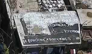 ABSCBNNews's tweet photo. LOOK: A prayer written on a roof of a damaged house in Brgy Obo San Miguel, Catanduanes.

Three typhoons ravaged the island few days apart, including the most powerful storm in the world -#RollyPH 

27,000 hectares of abaca plantation destroyed, accdg to PRRDMO. | @jacquemanabat https://t.co/NyEYq9MMJd