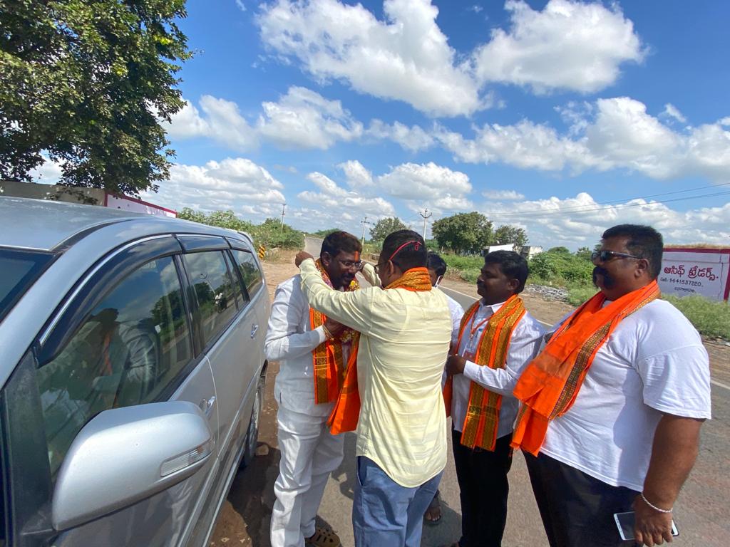 UluvaA's tweet photo. భారతీయ జనతా పార్టీ కర్నూలు జిల్లా నంద్యాల పార్లమెంట్ బనగానపల్లె అసెంబ్లీ లో ప్రశిక్షణ స్థాయి తరగతులకు ముఖ్య అతిథిగా బీజేపీ రాష్ట్ర నాయకులు కె. హరీష్ బాబు అన్న గారు హాజరయ్యారు.... ✊✊ https://t.co/vBLffc7z3w