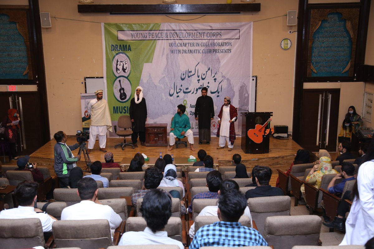 YPDC_PK's tweet photo. YPDC @ULahore  chapter (@UolYpdc  ) organised ‘Pur Aman Pakistan, Ek khoobsoorat Khayal’ on 4th November. Students performed drama to promote peace and tolerance.

#BashaoorNaujawan #YouthEngagement https://t.co/CHefLj745a