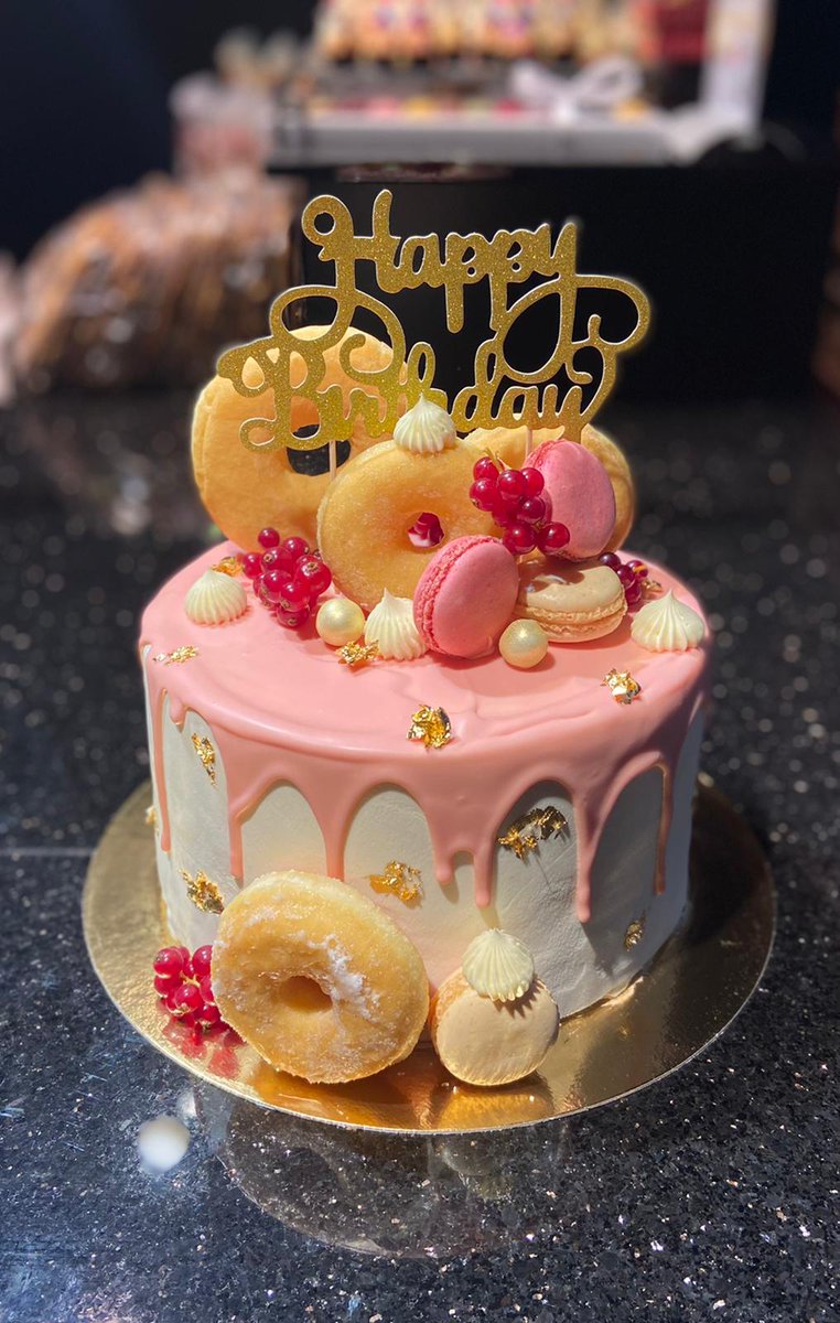 bakkerijverba's tweet photo. VERBA de driptaart specialist van de regio 🎂 wil je ook zo'n gave taart.
Welkom bij Verba
#Driptaart
#Verbapatisserie https://t.co/kqUCOt9gY0