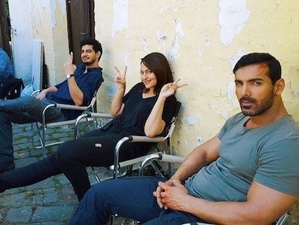 VenetiaSarll's tweet photo. Here's today's post, rafties - ENJOY!!! 😍😚
https://t.co/0Fqtj0vkwF
@TheJohnAbraham #SatyamevaJayate2 #4YearsOfForce2 #RaftieCreativity #Pathan 
I'll blog again on SATURDAY. #StaySafe my lovelies! 🙏🤗 https://t.co/dosQRyGHlH