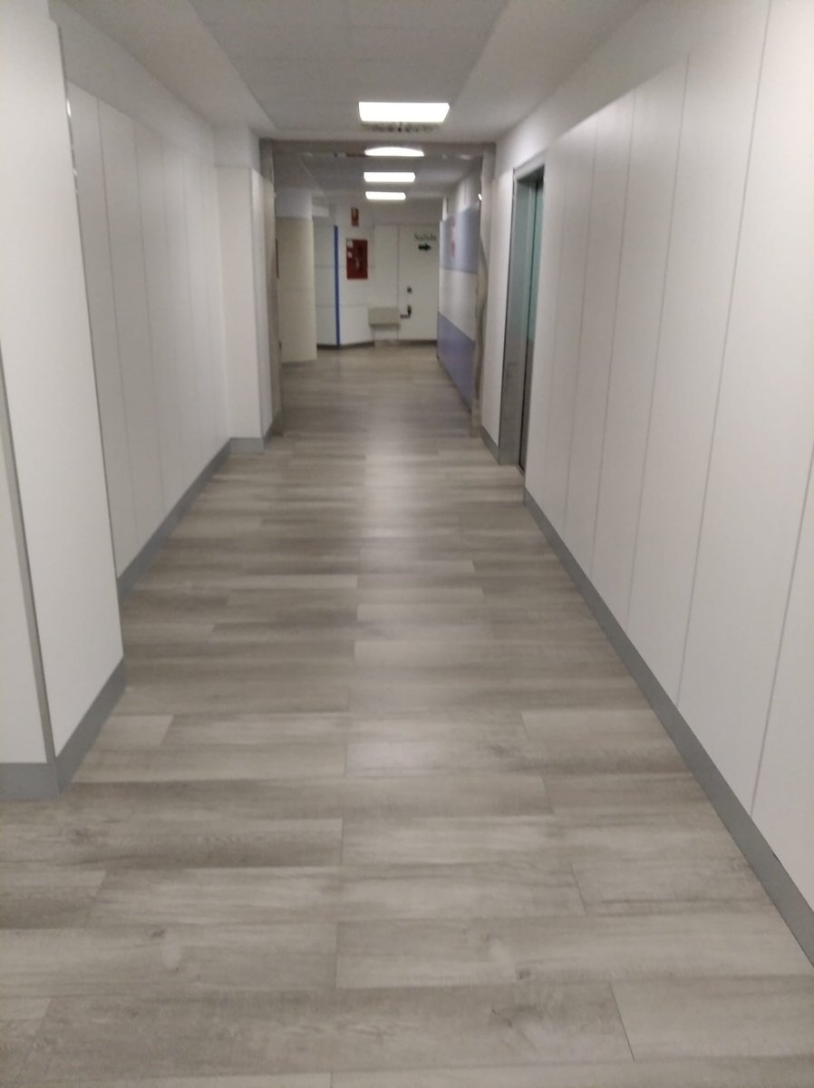 DistiplasFloors's tweet photo. Hoy nos llegan estas 📸 fotos de nuestro cliente PICOMBI REHABILITACIONES.
195.39 m2 de #Pavimento #Tenacity instalado en el Hospital Virgen Macarena de Sevilla. https://t.co/7unujdLu0r