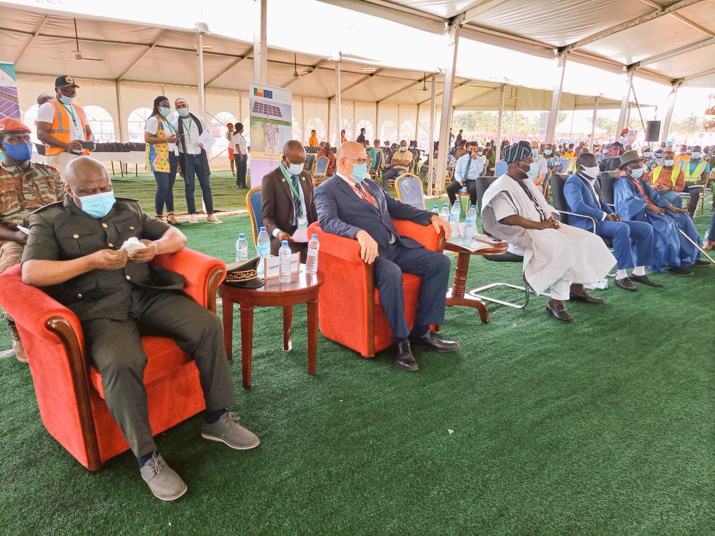 gouvbenin's tweet photo. Le #ME, @houssoudjclaude, préside la cérémonie de remise de site de la Centrale Solaire Photovoltaïque de 25 Mégawatts à #Illoulofin, commune de #Pobè, en présence du Président de l'Assemblée Nationale, de l'@ambafrancebenin et du Chef de Coopération de l'@UEauBenin. #Wasexo https://t.co/FbeFktmCTq