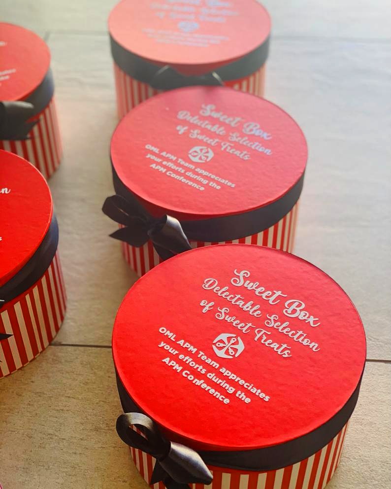 GroupLandt's tweet photo. All the best things in life are sweet. ♥️

Say thank you with a personalized gift box. 
Contact us on info@landt.co.za

#LandTGroup #Gifts #GiftBox #Sweets https://t.co/Lql57MZrcK