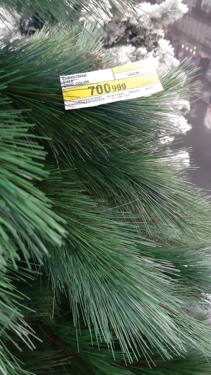 daoud_ziad's tweet photo. Bought the same last year at 100,000 LBP #Christmas2020 #لبنان #lebanon https://t.co/4qAMrG8lTX
