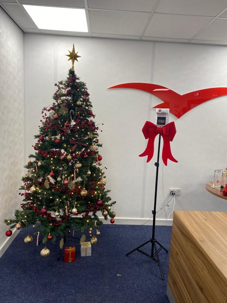 StephBetts_TRAD's tweet photo. Getting into the Christmas spirit at the Trad office 🎄@Rebecca_Trad https://t.co/ZJUyAwOcDt