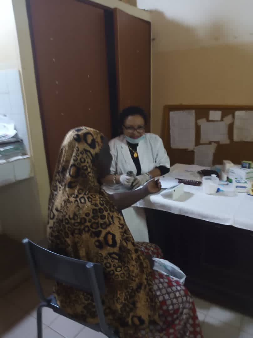 OngMedcom's tweet photo. Ce Mercredi 18/11 l’équipe OngMedCom a dépisté les habitants du quartier Karadje de la rive droite. Une belle journée de sensibilisation et de prise en charge. Merci à l’équipe et au personnel du centre de santé intégré. https://t.co/yL45d3pX62
