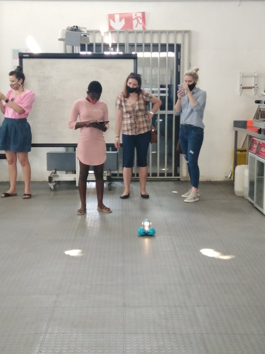 navymaile56's tweet photo. #OpenLearningAcademy #RuralRockstars #WonderfilledLearning @GwfOnline @HazyviewDLC https://t.co/sxXaeoAhXE