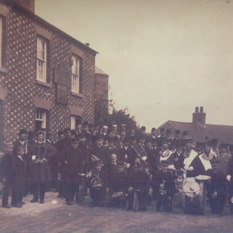 #Rillington #OnePlaceStudy had many brick pits where two-tone Flemish bond #bricks were made for the local community. Here is a brick stamp and an example of the brickwork at the former Royal Oak Pub, now a dwelling. See you at 4pm! #ShowAndTell #HistDay20 #LocalHistory objects.