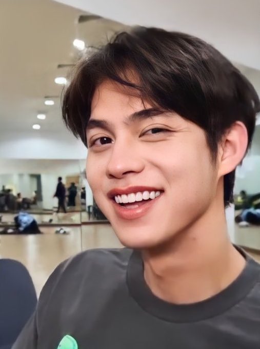 a thread of some bright pictures /videos in my phone gallery because we all miss him