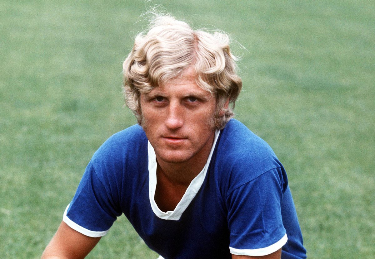 s04's tweet photo. 477 Bundesligaspiele für Schalke 🔵⚪
Ältester Profi in einem Bundesligaspiel ⚽
Teil der Schalker Jahrhundertelf 👏🏼

Alles Gute zum 76. Geburtstag, Klaus Fichtel! 🎂

#S04 | #Fichtel | #HappyBirthday https://t.co/uvY0fH6EDz