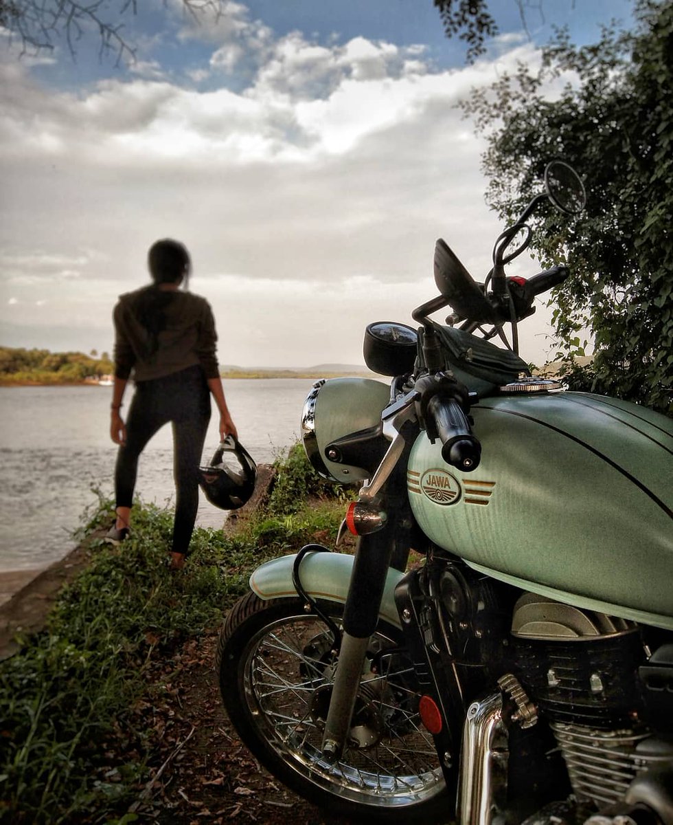 Being a #JawaWomen is all about the freedom to get up and go, see the world at your own pace, and pushing for new discoveries. Like Sneha (Instagram handle: theunsocialite) says: “Taking me till the boundaries”

#Jawamotorcycles #JawaFortytwo #HalleysTeal #Goa #WomenRiders