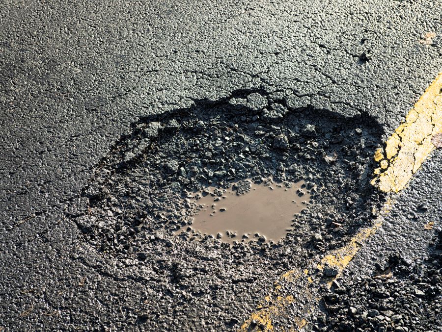 innovateuk's tweet photo. Meet one our #SustainableInnovationFund winners, @robotiz3d who are making our roads safer by building robotic technology to locate and automatically repair potholes in roads #COVID19FastTrack #RoadSafetyWeek2020 @UKRI_News @KTNUK @beisgovuk https://t.co/XTtwRbzXUc