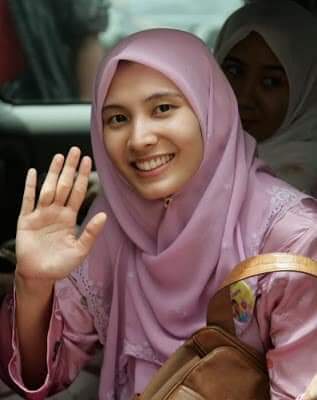 Happy Birthday To YB Nurul Izzah Anwar, Wishing her & Family Best of luck and Allah Bless Them.. 