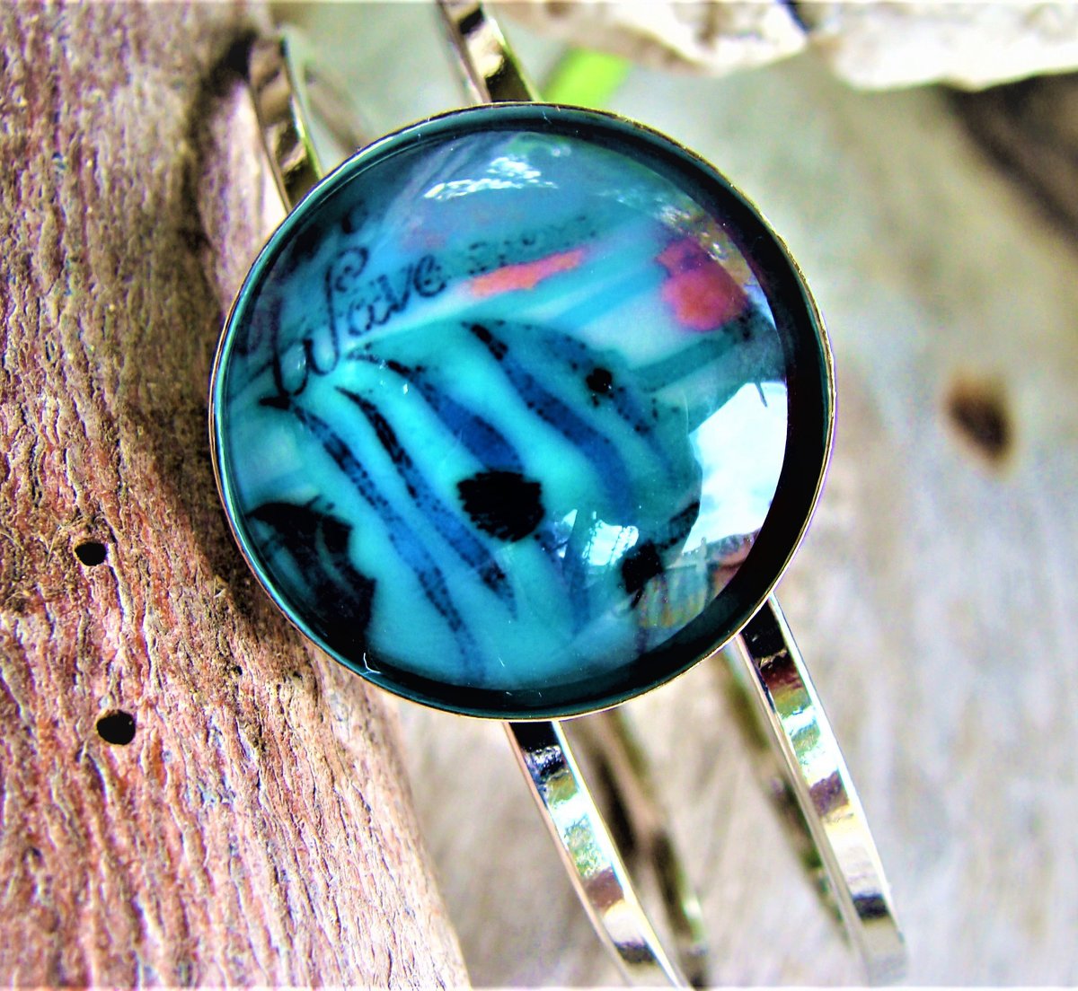 girliegals12's tweet photo. NEW: Angel Fish Print Cabochon on Shiny Silver Hinged Pull Apart Bracelet: https://t.co/OAe0J02dTR #angelfish #angelfishbracelet #silverbracelet #hingedbracelet #easyon #Boho #hippie #beachlover #fun #glasscabochon #giftforher #etsyhandmade #etsyseller #supportsmallbusiness https://t.co/w0kNTCcuSq
