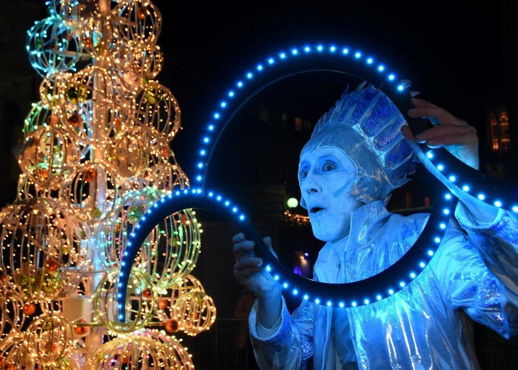 coppergateyork's tweet image. #ThrowbackThursday We've always put on a great show for the annual Coppergate Centre Christmas lights switch on celebration. Who remembers the Magic Ball Man from 2018? #CoppergateYork #Coppergate Christmas