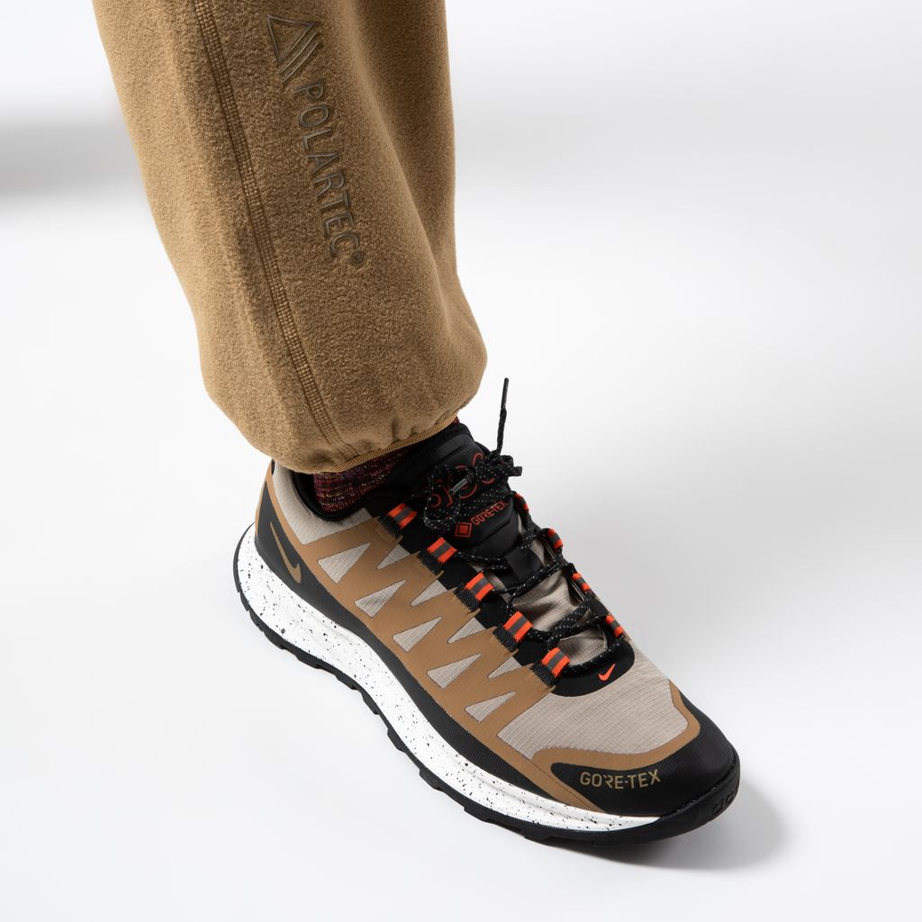 nike acg air nasu khaki