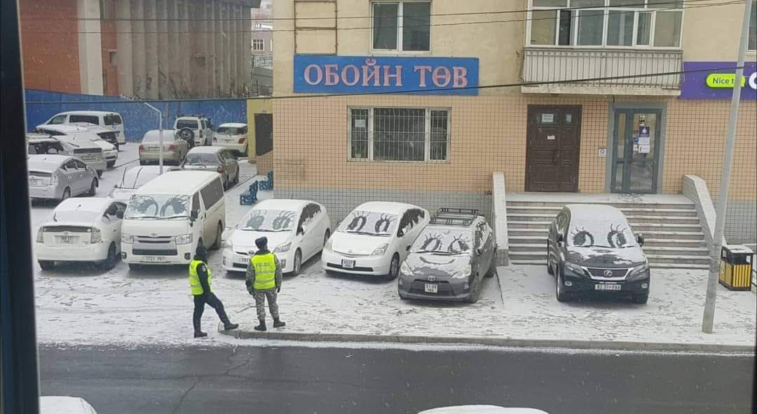 Бүгдэнд нь нэр өгчихсөн сайхан буу халцгааж байгаа даа😅😅