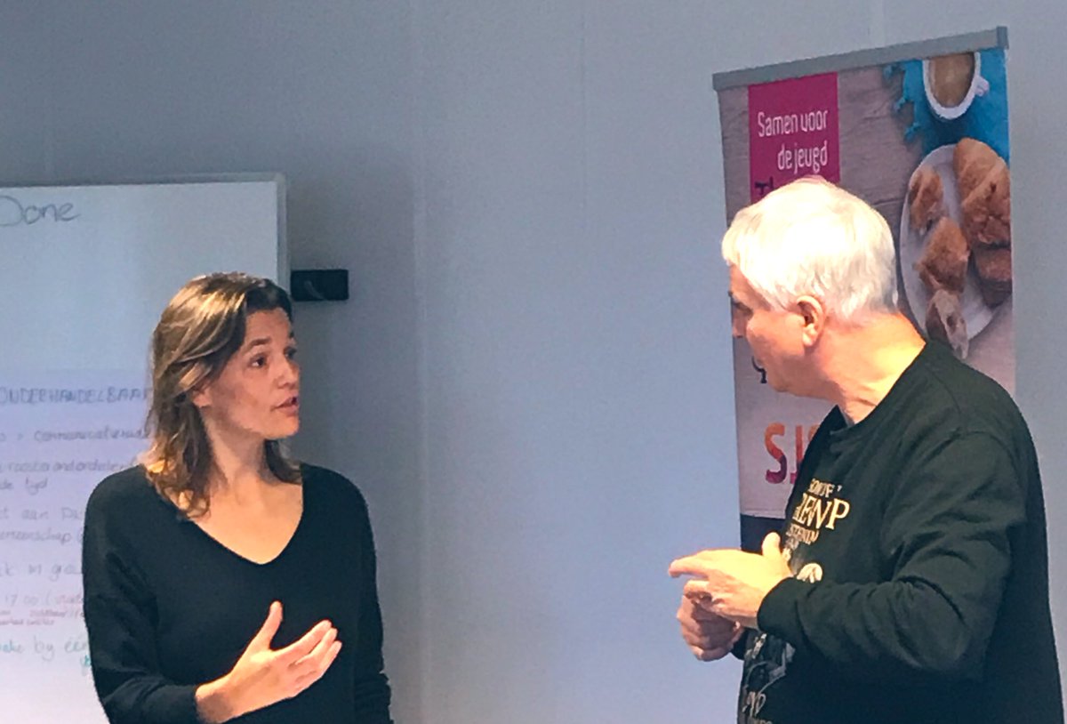 Webinar Thuis Aan Tafel is begonnen! Ilse is in gesprek met Wim over armoede! #Fontys #pedagogiek #sjs #wijzijnfontys