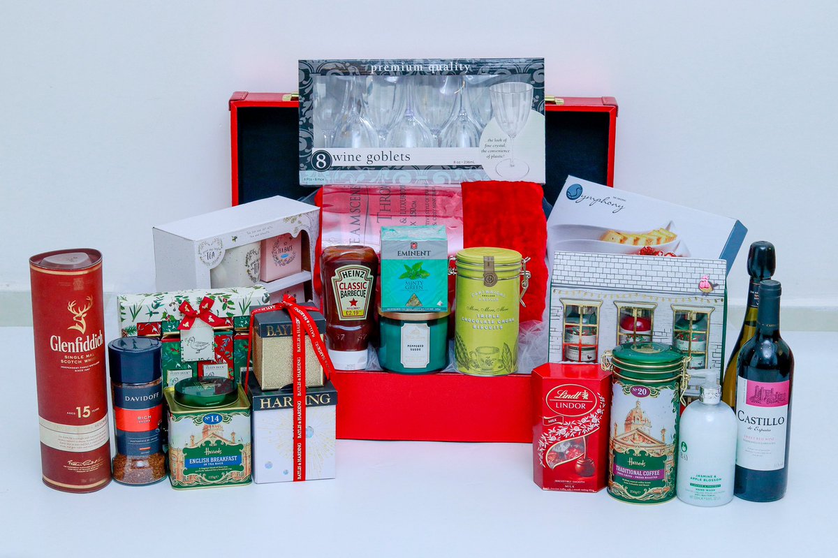spikinjay's tweet photo. Good morning everyone, Christmas is almost here! Please follow , patronize and recommend my biz @theluxuryhamper on IG. 🙏🏼🙏🏼 Please help me and retweet my customer might be on your TL. https://t.co/3oVgsDJRUd