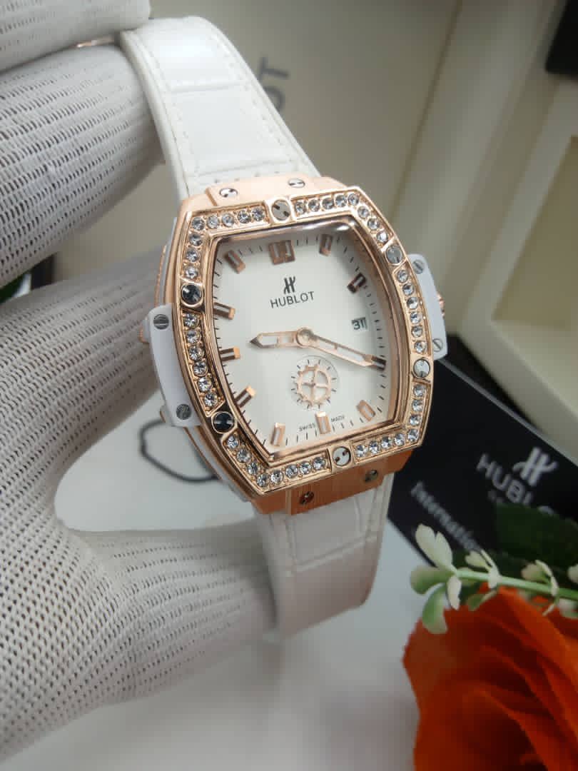 oramshouse_'s tweet photo. Ladies hublot wristwatches available 
Price 10k 
Dm to place your orders 
Pls kindly retweet if you come across this. #mayalmightyAllah #sugar #federalgovernment #LekkiMassacre #lekkigenocide #MyEricaMoments #ThursdayMotivation #thursdaymorning #byebadgovernance #somto #Papaya https://t.co/xsN8LO56x5