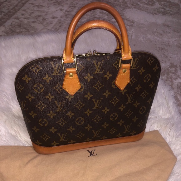 So good I had to share! Check out all the items I'm loving on <a href="/Poshmarkapp/">Poshmark</a> from <a href="/ivi31/">Ivelisse</a> #poshmark #fashion #style #shopmycloset #likely #gucci #louisvuitton: posh.mk/Hz3WF7jixbb