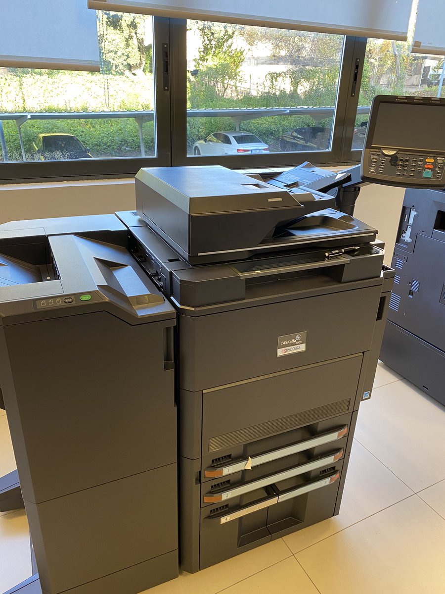 esteban_pacios's tweet photo. En el centro de reprografia de @KYOCERA_DS_ES viendo a los compañeros digitalizar información de un cliente, ordenado de manera correspondiente
#Taskalfa8001i #Taskalfa7002i #Solpheo
Otro paso más https://t.co/xwJ9JgrUc3