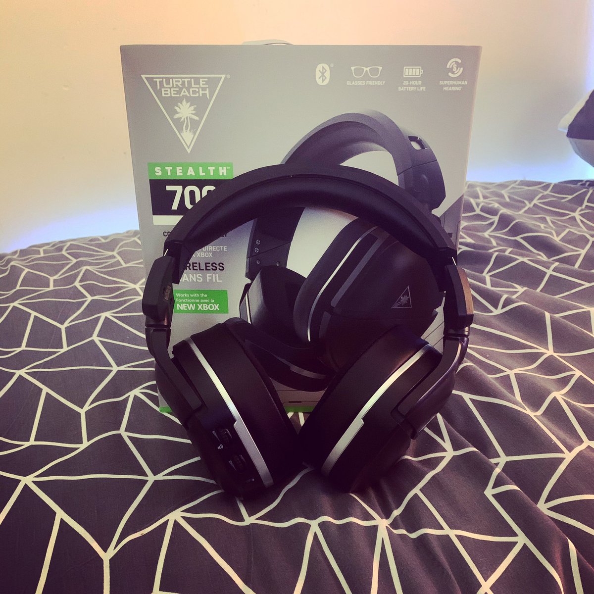 OnceJedi's tweet photo. They arrived and they are the bees knees! @TurtleBeach lovely engineering and a beautiful product! Absolutely in love with these. #stealth700gen2 #xbox #turtlebeach #BeMorePirate https://t.co/7TP4cb4fyd
