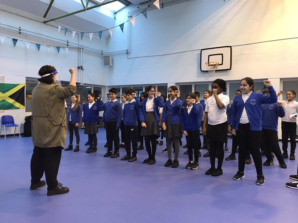 MissReidMorgan's tweet photo. Thank you so much to @Freshwater_TIE for the interesting session yesterday. We loved time travelling back to 1948 to learn about the experiences of those who travelled on the Empire Windrush! @ShacklewellFams @ShacklewellE8 https://t.co/k0FA861tkA
