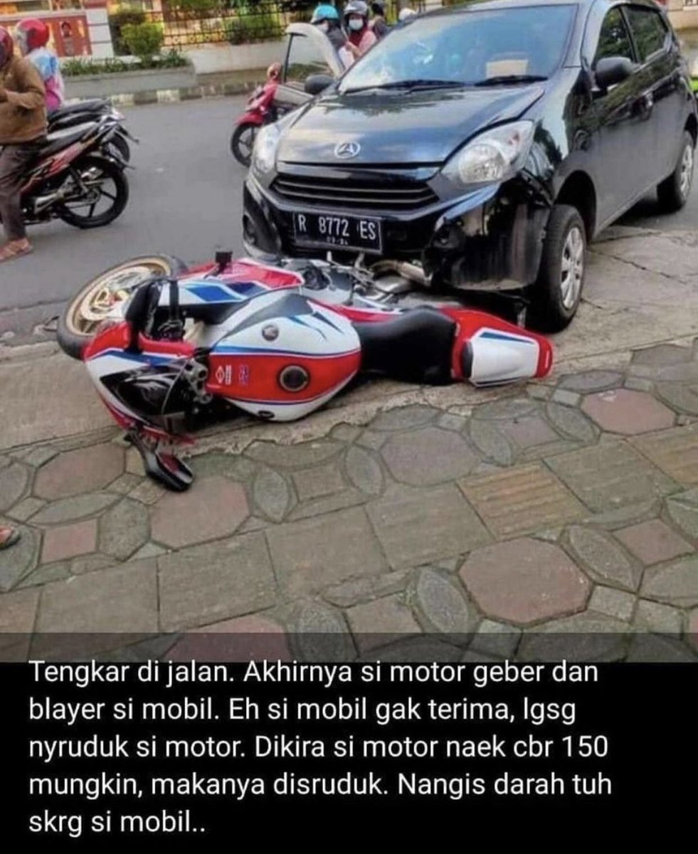 Btw, motor yg ditabrak ini.. CBR1000 RR SP1.. harga baru dulu 699jt

Yg jadi masalah, partsnya banyak bener. 
Caliper Brembo M4, knalpot Austin, belom lagi footstepnya ini.. 
Ngeri bener 😨