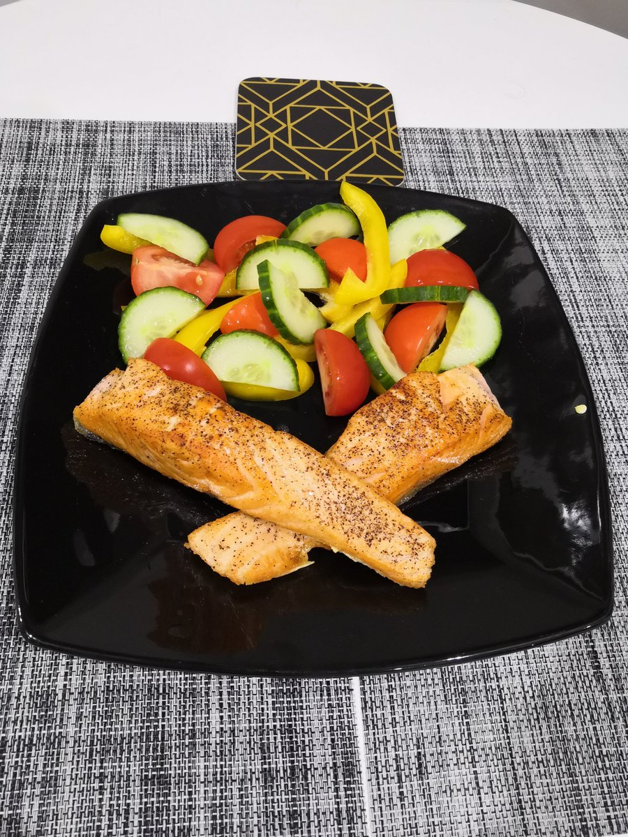 AndyWillsTV's tweet photo. @VP_Tine Don't usually eat during stream. But afterwards I love me some salmon salad https://t.co/s3njLcgFfr