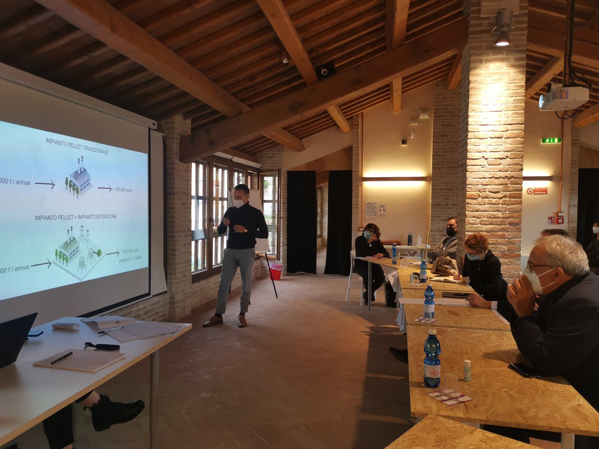 FondMerloni's tweet photo. ⭕ Martina con #Youmbria real taste experiences.
⭕ Giovanni con #WoodForFuture le industrie del legno tra tradizione e innovazione.
... 👇
Continuano le presentazioni delle future imprese dell'#Appennino dei partecipanti di #ReStartApp2020 con @FondEdoGarrone https://t.co/3Ppxgd8nri