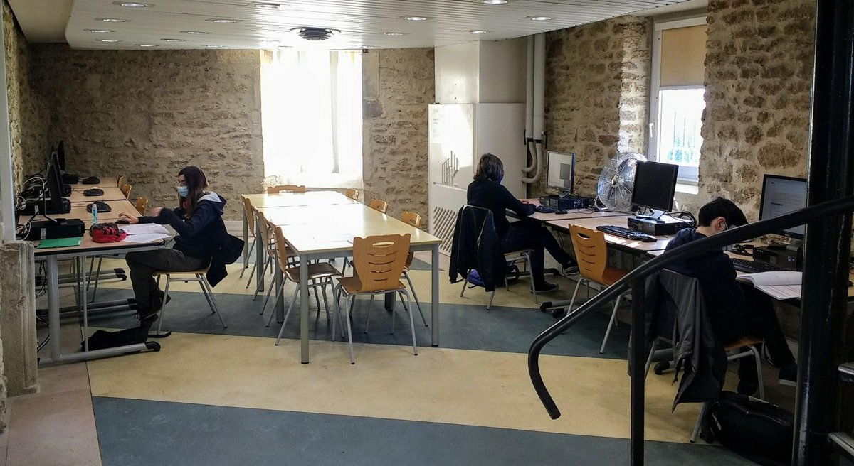 Au #CampusConnecté Hauts de Provence à Grillon (#Vaucluse), les étudiants respectent le distanciement, mais nous avons encore des places disponibles. Tu souhaites étudier à distance en bénéficiant d'un accompagnent de qualité ? C'est ici :...