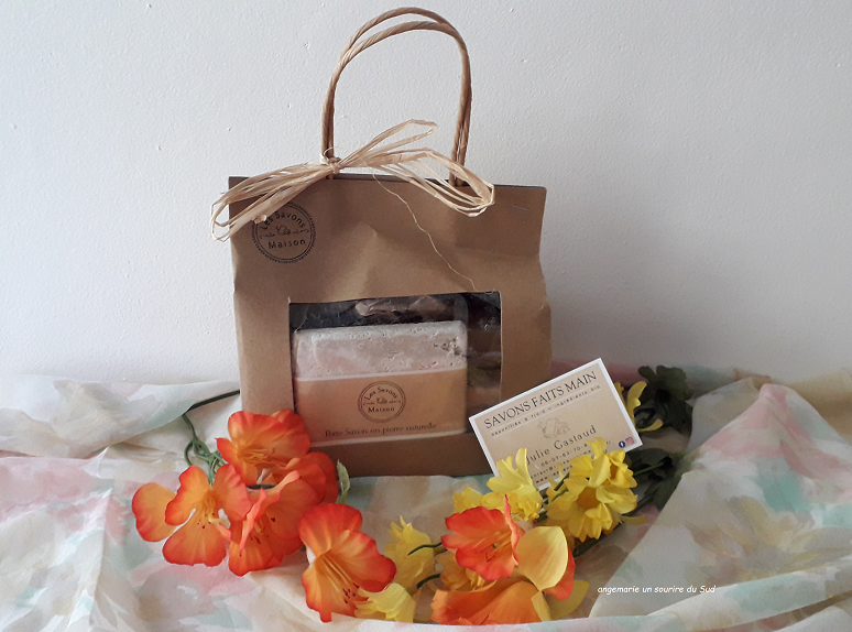 unsouriredusud's tweet photo. Coucou, je viens vous parler aujourd'hui d'une commande passée chez @les_savons_maison .
https://t.co/y5NjUgw4Ub
#savonartisanal #saf #touraine #plaisir #natureetprogres #local #cafe #orange #cannelle #miel #romarin #bio #lessavonsmaison https://t.co/En1fntvMJG