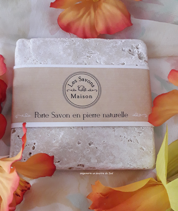 unsouriredusud's tweet photo. Coucou, je viens vous parler aujourd'hui d'une commande passée chez @les_savons_maison .
https://t.co/y5NjUgw4Ub
#savonartisanal #saf #touraine #plaisir #natureetprogres #local #cafe #orange #cannelle #miel #romarin #bio #lessavonsmaison https://t.co/En1fntvMJG