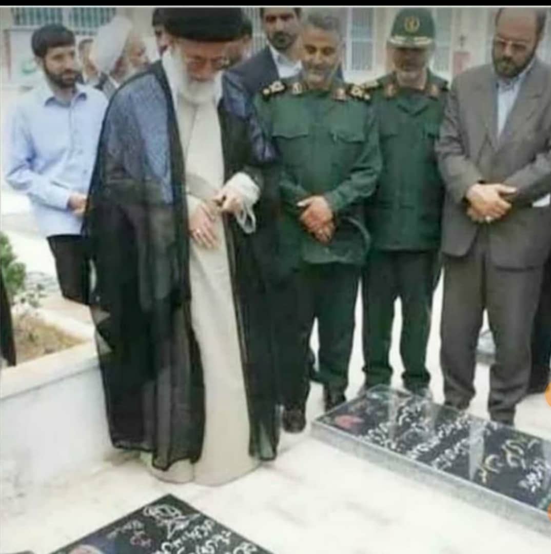 ABarraster's tweet image. Khatmai in shaheed s grave