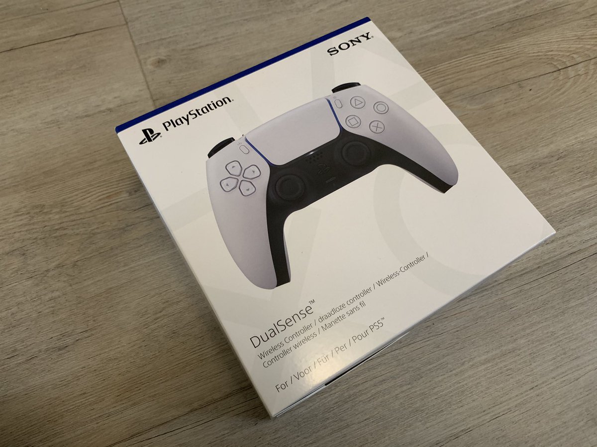 my_nameis_dan's tweet photo. ⭐️ GIVEAWAY ⭐️ 
To celebrate the UK #PS5 launch I am giving away a DualSense Controller. Simply follow and RT to enter. I’ll pick a winner at random on Monday 23rd at noon. UK only I’m afraid. Good luck!! 🍀 #PlayStation5 https://t.co/kdZj9lqowT