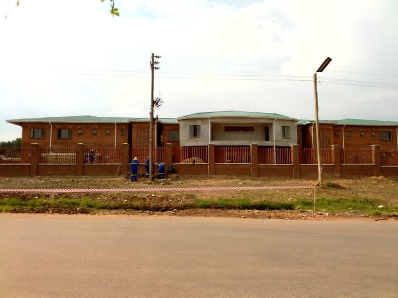 JSCZim's tweet photo. TOUR OF THE CHINHOYI COURT BUILDING SITE: Today the Chief Justice Hon Luke Malaba and the Judge President Hon Chiweshe accompanied by the JSC Secretariat, take a tour of the Chinhoyi Court Building to assess progress made to date.
#Progress2020
#AccesstoJustice https://t.co/xfuMaAt4v0