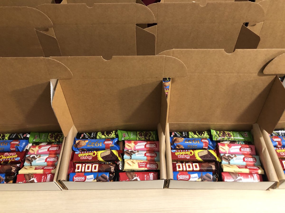 Çikolata Kutumuz için hazırlıklara başladık. 🥰
Birazdan kutularımız rengarenk özel süslemeleri ile teslimat için yola çıkacaklar. 💫

Yıl yonu yaklaşıyorken sizlerde çalışma arkadaşlarınıza harika bir kutu hediye edebilirsiniz.

businessfundays.com/etkinlikler/ku…