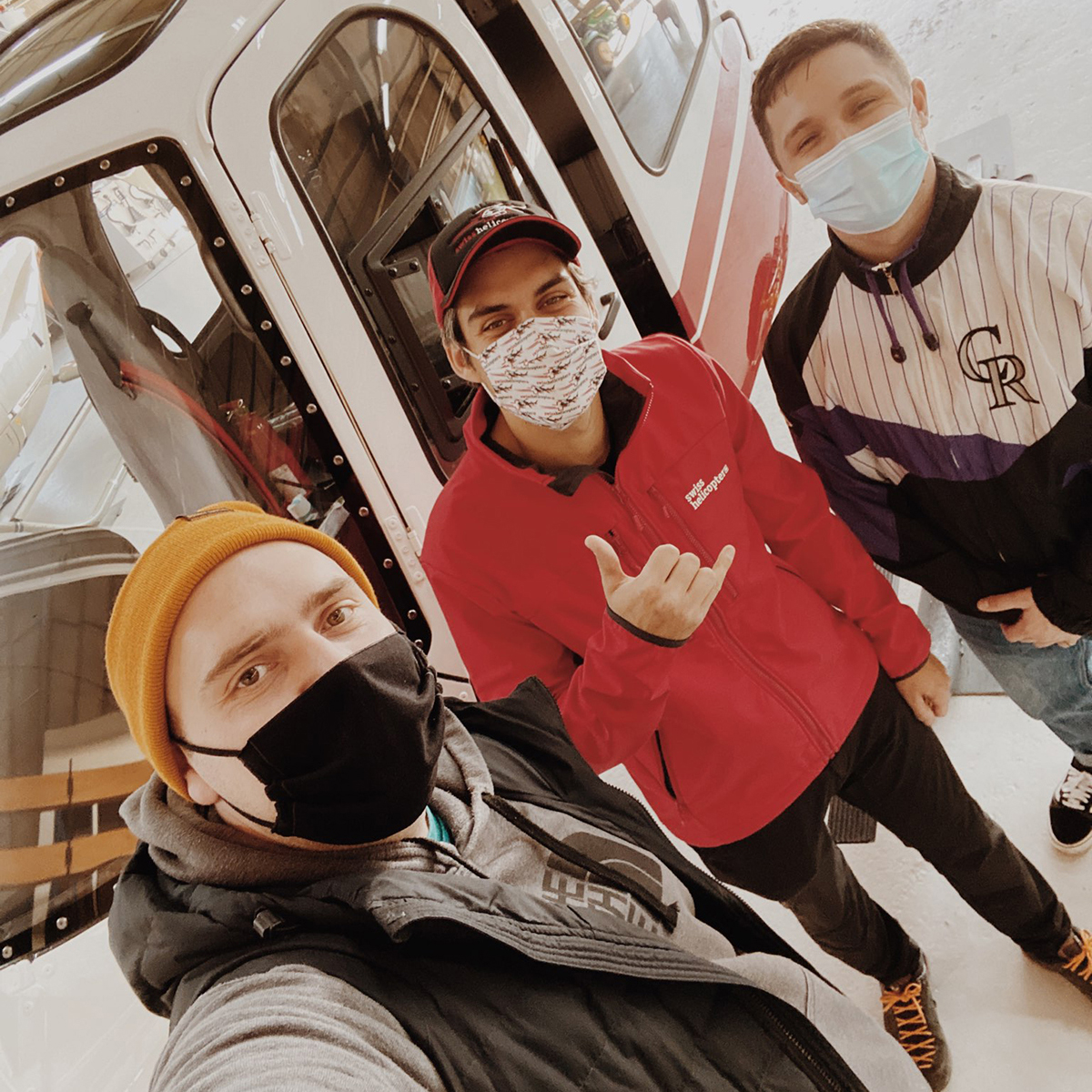 ROB_NICOLAS's tweet photo. Mit @SwissHelicopter  @eliasambuhl am Boden und in der Luft. #helicopter #socialmediamarketing https://t.co/AN0InzRotN