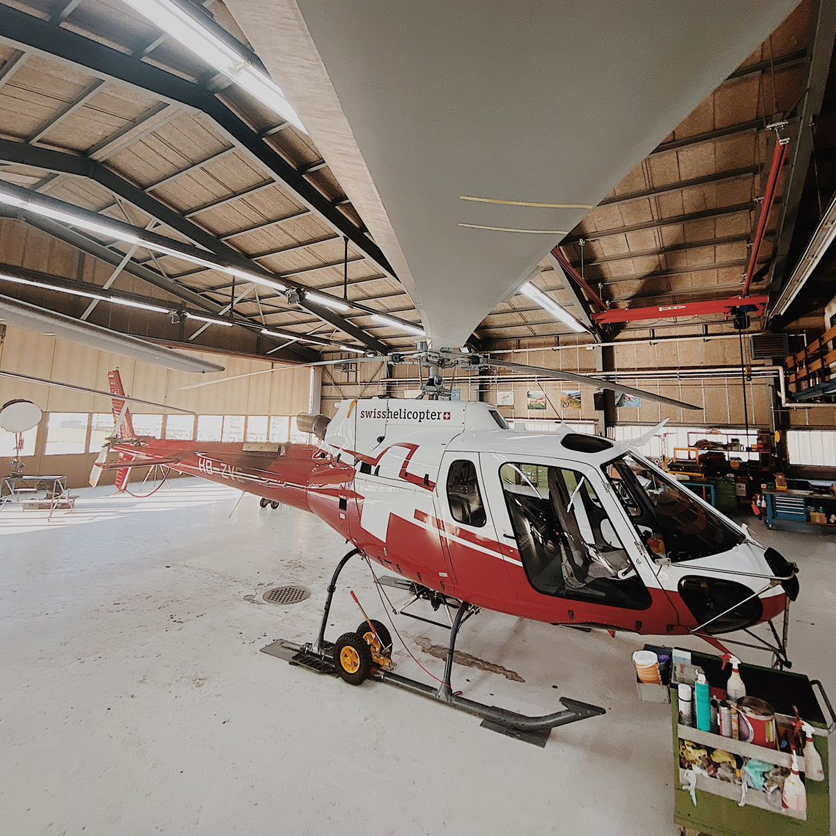 ROB_NICOLAS's tweet photo. Mit @SwissHelicopter  @eliasambuhl am Boden und in der Luft. #helicopter #socialmediamarketing https://t.co/AN0InzRotN