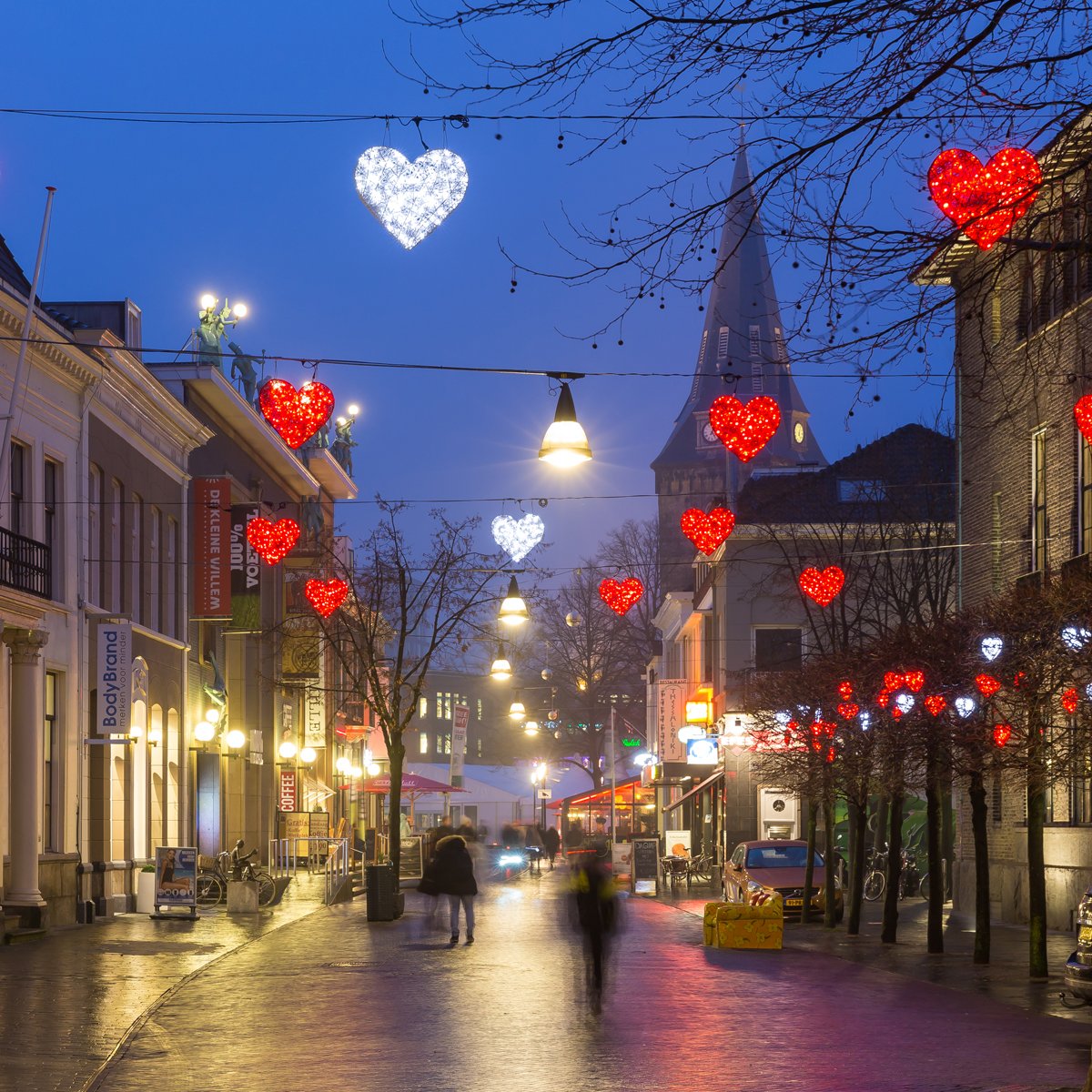 mkillumination's tweet image. Enschede’s Langestraat in the Netherlands spread festive cheer with a dash of LOVE over the festive season. This city lighting could easily remain until February 14th to celebrate Valentine's Day, too.

#mkilluminationholland #festivelighting #seasonallighting #publicspaces